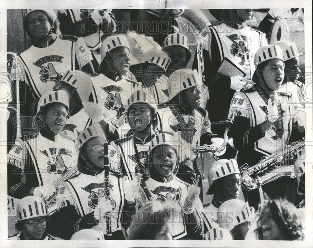 1975 Press Photo Soldier Field Whooping Chicago Vocational band victory Team - Historic Images