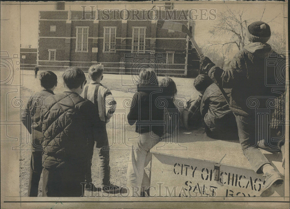 1968 Press Photo Lovett Elementary School Bloomingdale visit student building - Historic Images