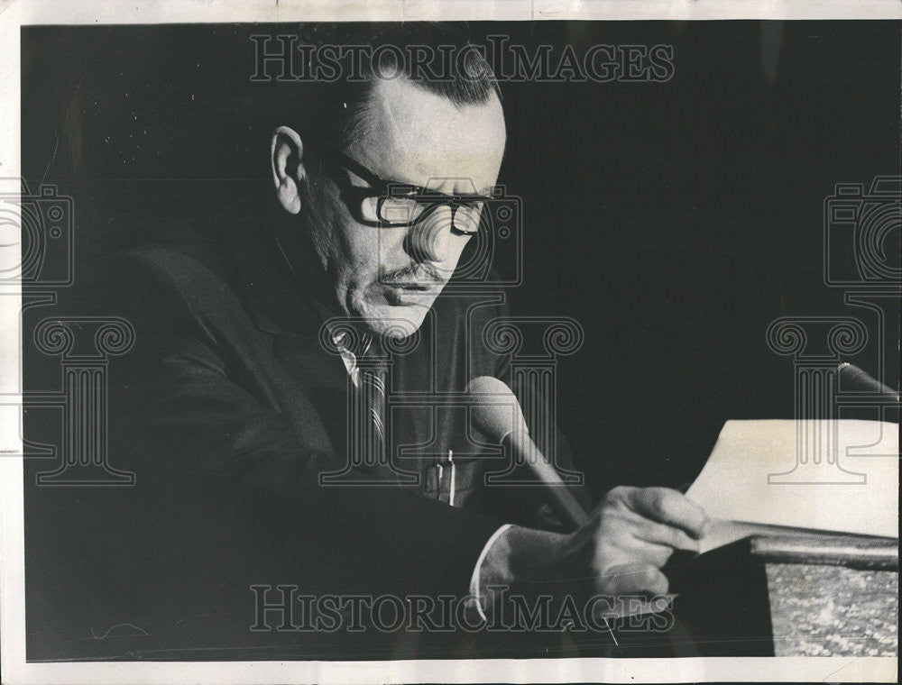 1968 Press Photo William Mediema represents the North Austin Civic Center - Historic Images