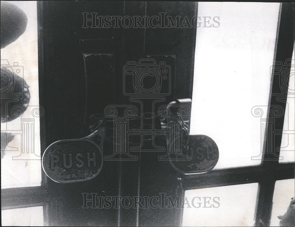 1970 Press Photo Exit Door Crane High School Locked Chain - Historic Images