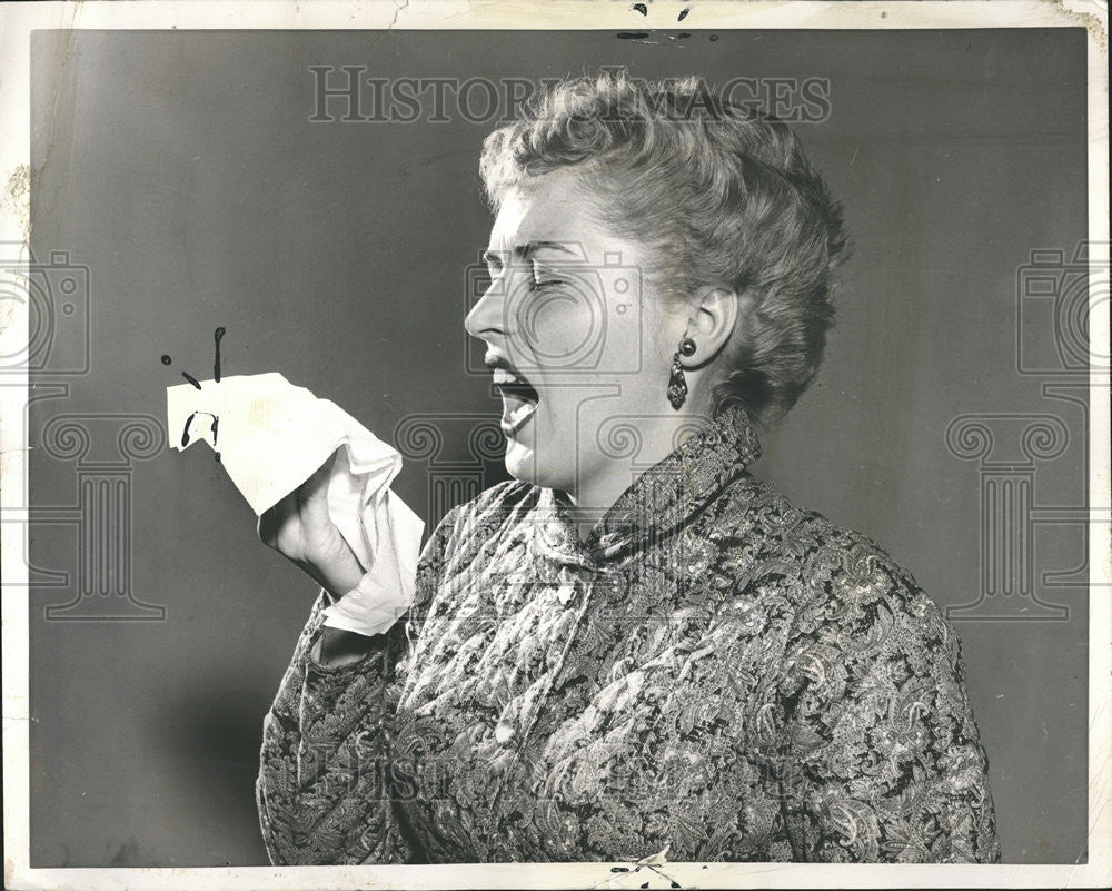 1952 Press Photo Sneezing - Historic Images