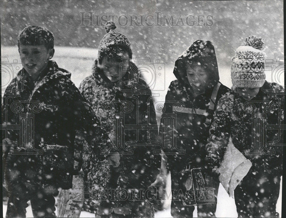 1971 Press Photo School Students Chicago Area Snow - Historic Images