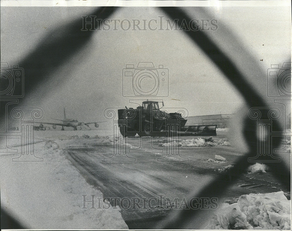 1974 Press Photo O&#39;Hare Airport Chicago Area Snowstorms - Historic Images