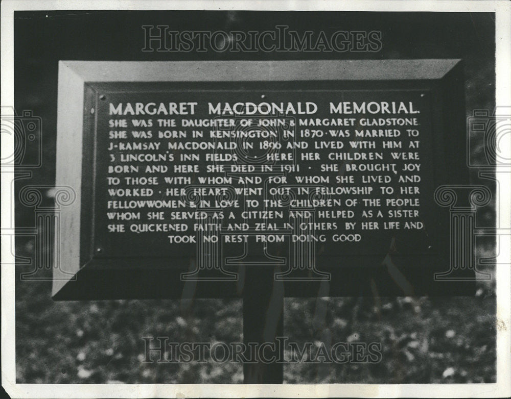 1929 Press Photo Ramsay McDonald wife Tablet Memorial Statue Margret - Historic Images