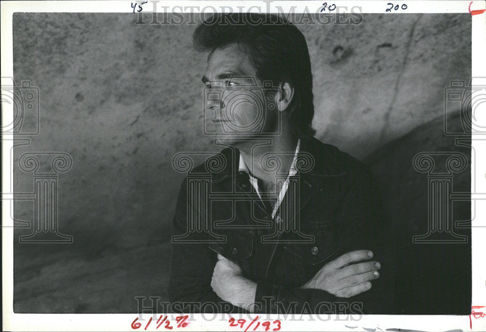 1985 Press Photo Huey Lewis Rocks Brain Brainerd Denver - Historic Images