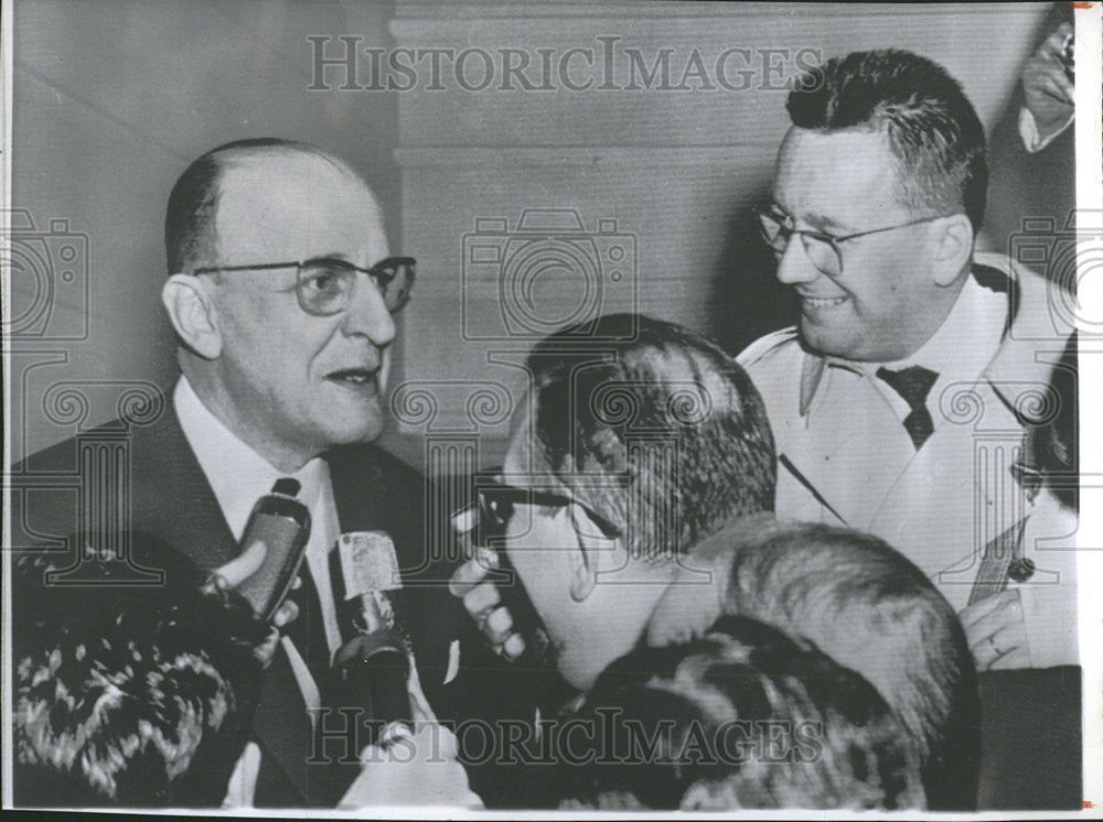 1964 Press Photo Brussels Belgian Premier Physicians Dentist - Historic Images