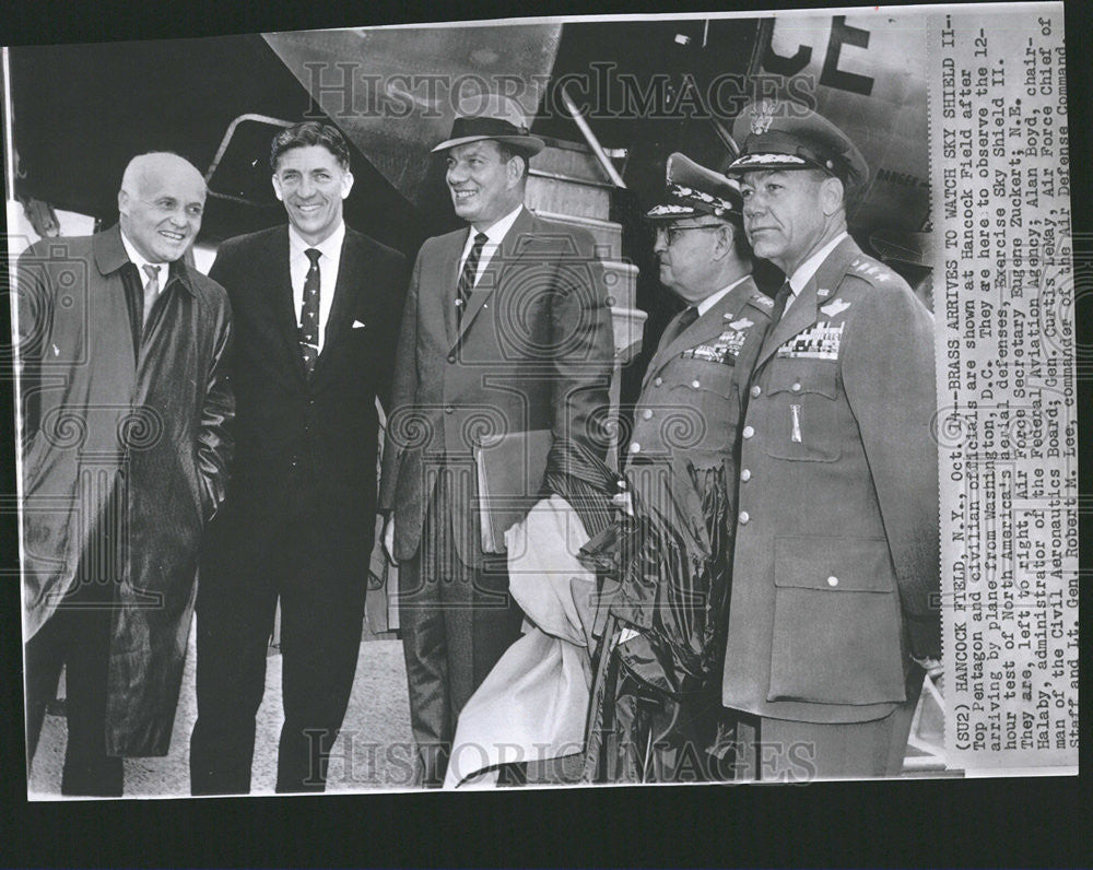 1961 Press Photo Pentagon Washington Hancock field Civilian Official Sky - Historic Images