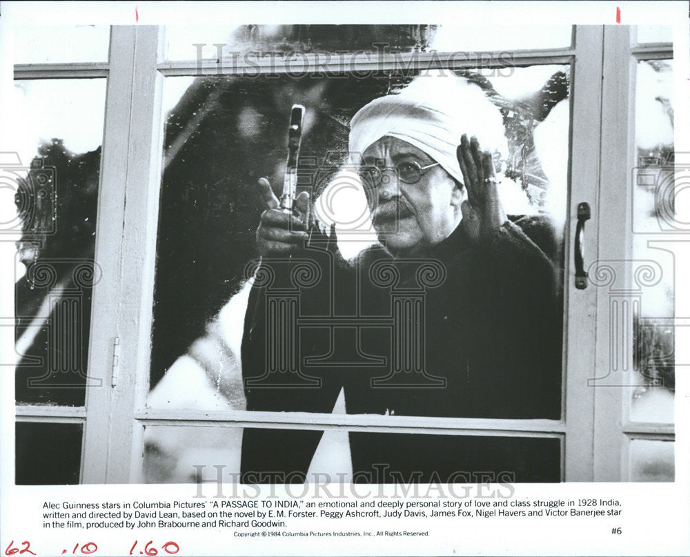 1985 Press Photo Sir Alec Guinness Passage India - Historic Images