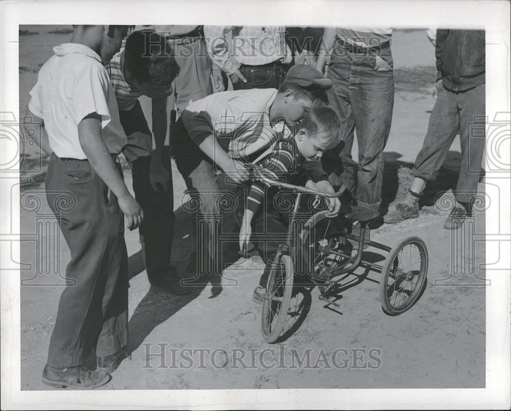 1949 Press Photo Child Tricycle - Historic Images