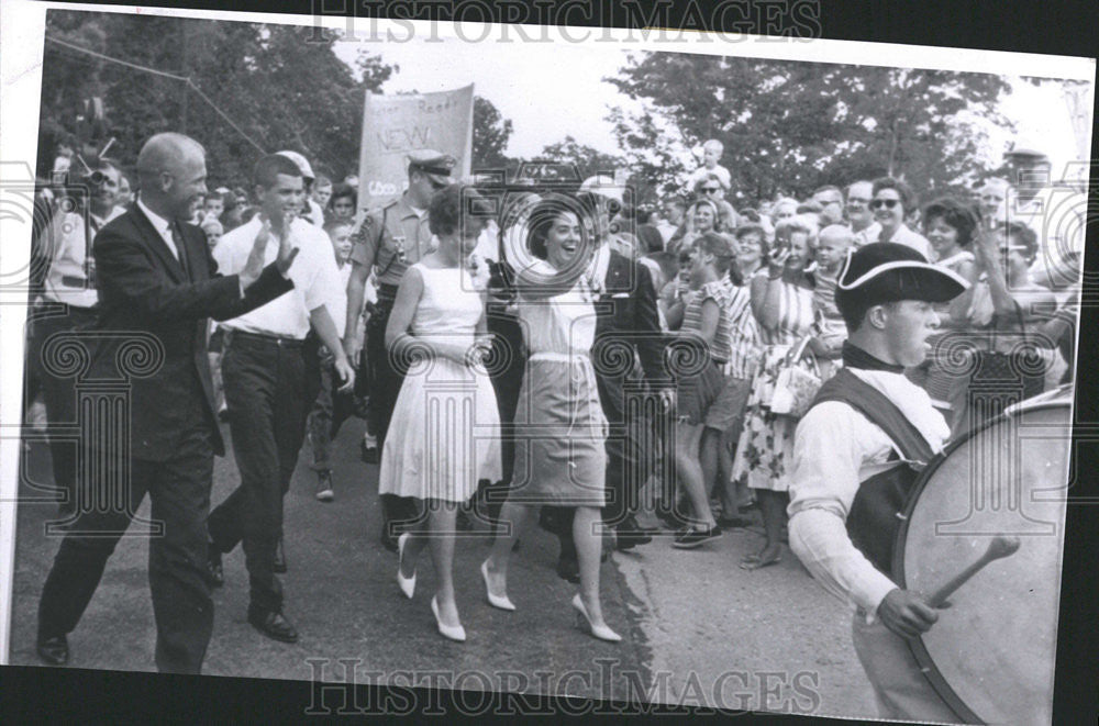 1962 Press Photo Astronaut John Glenn Jr Arlington Wishers Farewell - Historic Images