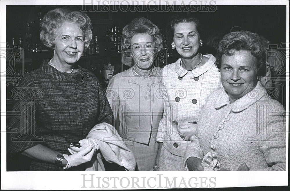 1965 Press Photo Mrs. William E. Glass - Historic Images