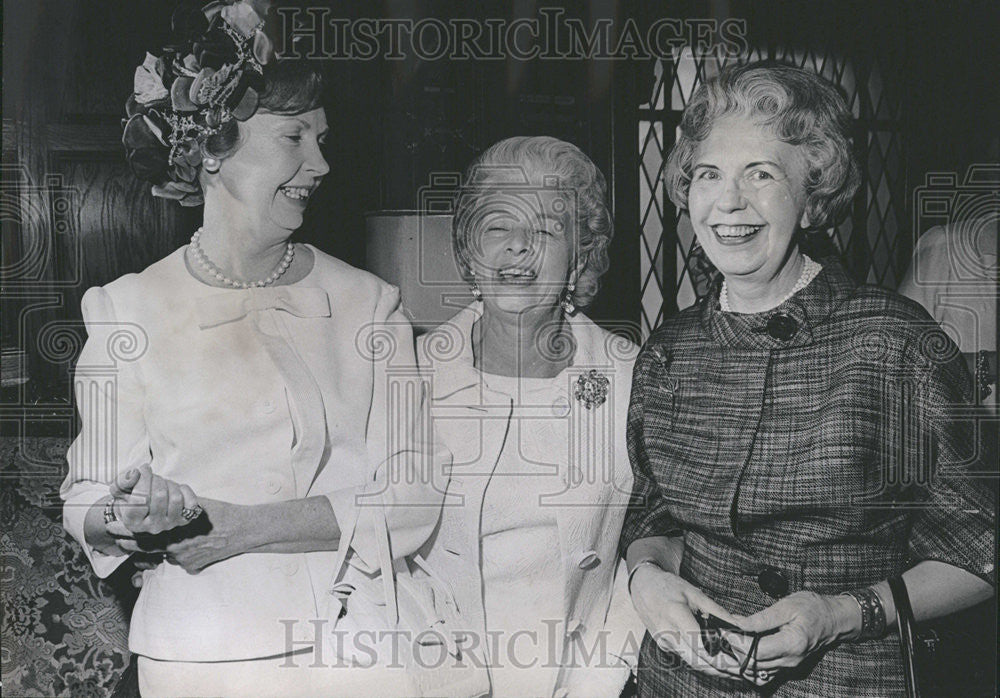 1965 Press Photo Mrs Bernet Carruthers Glass Central City Fashion Show Committee - Historic Images