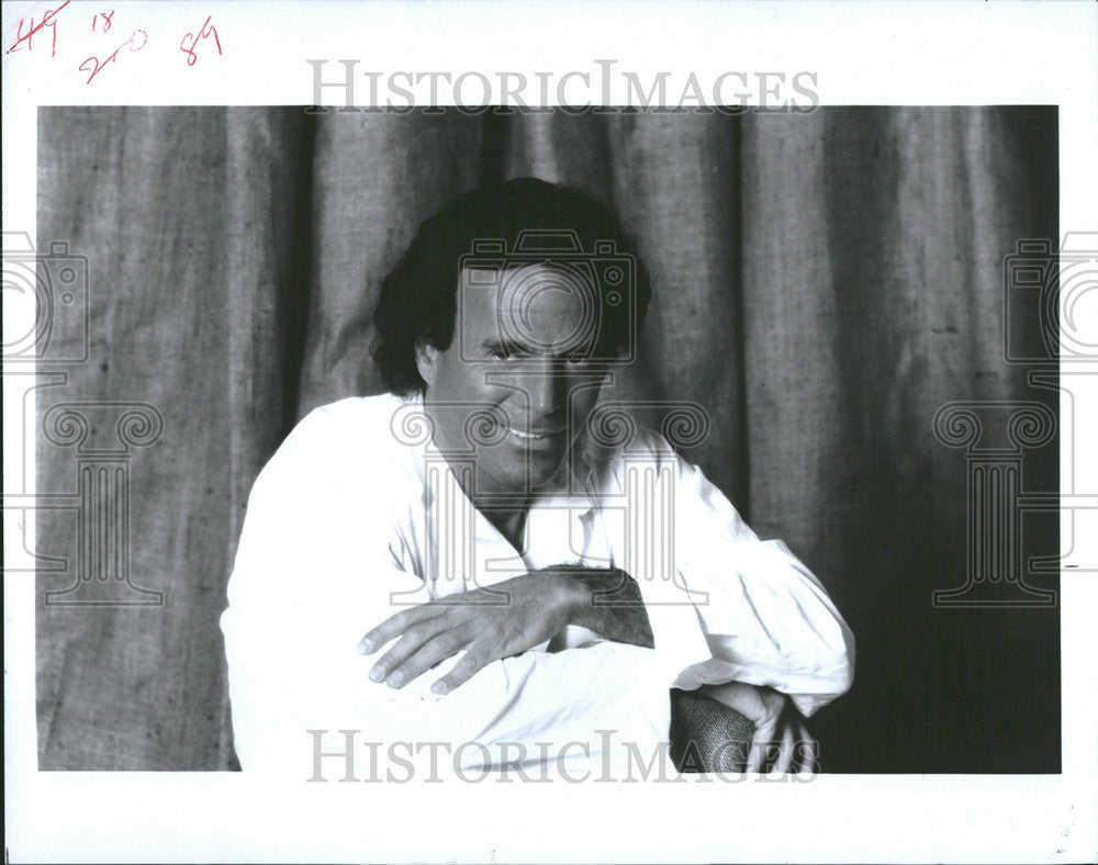 1986 Press Photo Spanish Singer Julio Iglesias - Historic Images