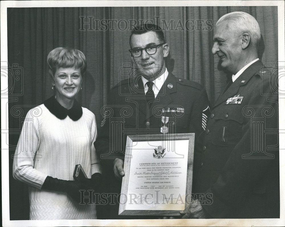 1967 Press Photo SM Sgt Robert Hutchinson Retires From Military Service - Historic Images