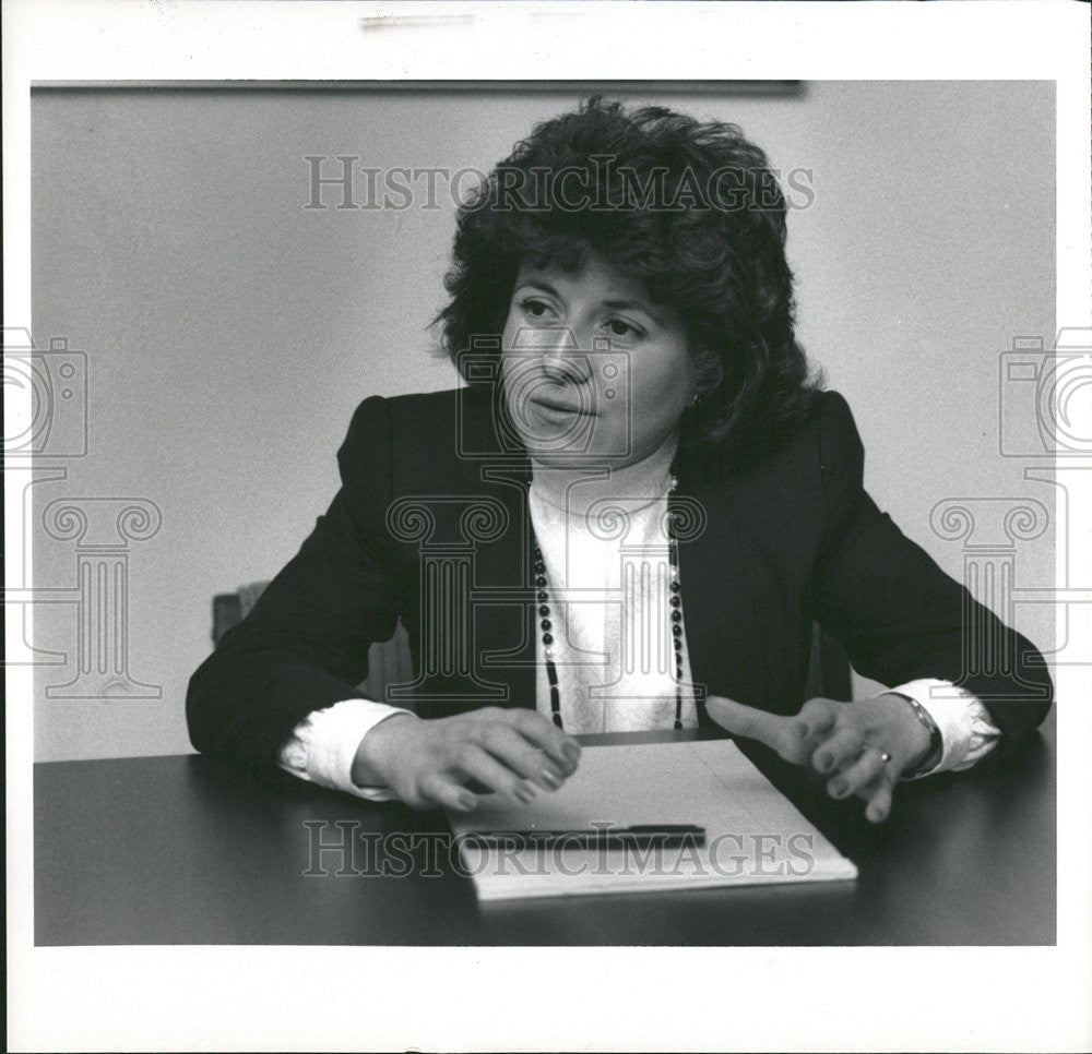 1988 Press Photo Irene Ibarra, Director State Social Services Department - Historic Images