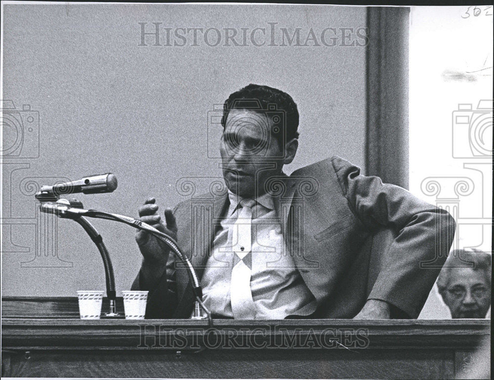 1962 Press Photo Keith Hutton Gives Testimony - Historic Images