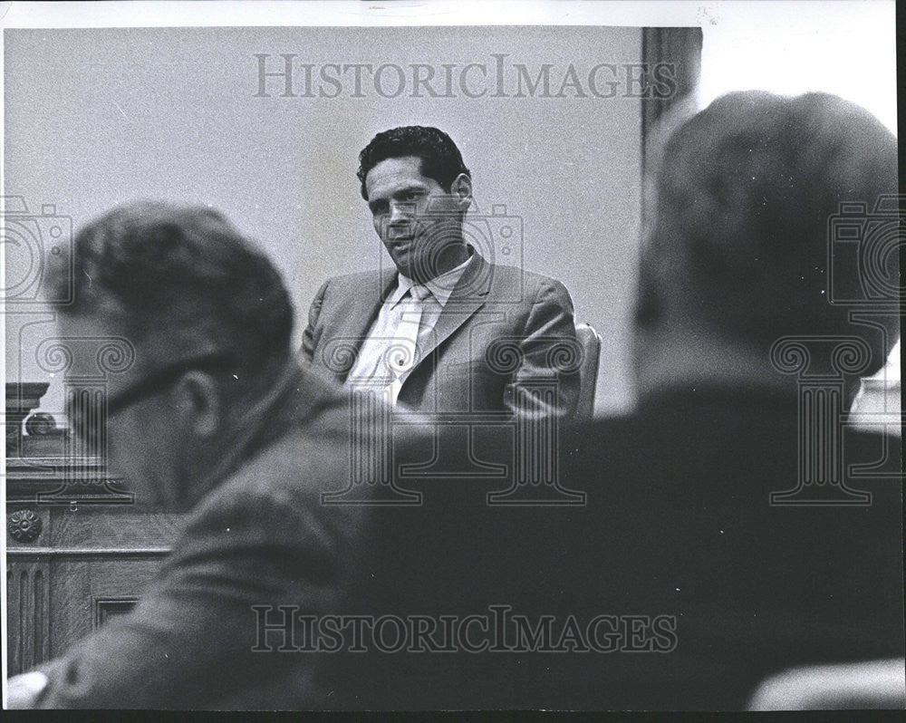 1962 Press Photo Attorney John Gibbon Questions Keith Hutton On The Stand - Historic Images