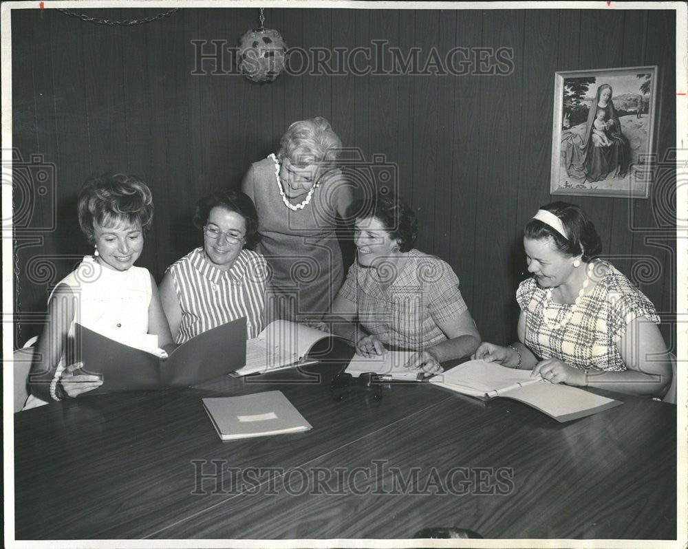 1967 Press Photo Mrs Elzie Kester Center Institute Children literature Margaret - Historic Images