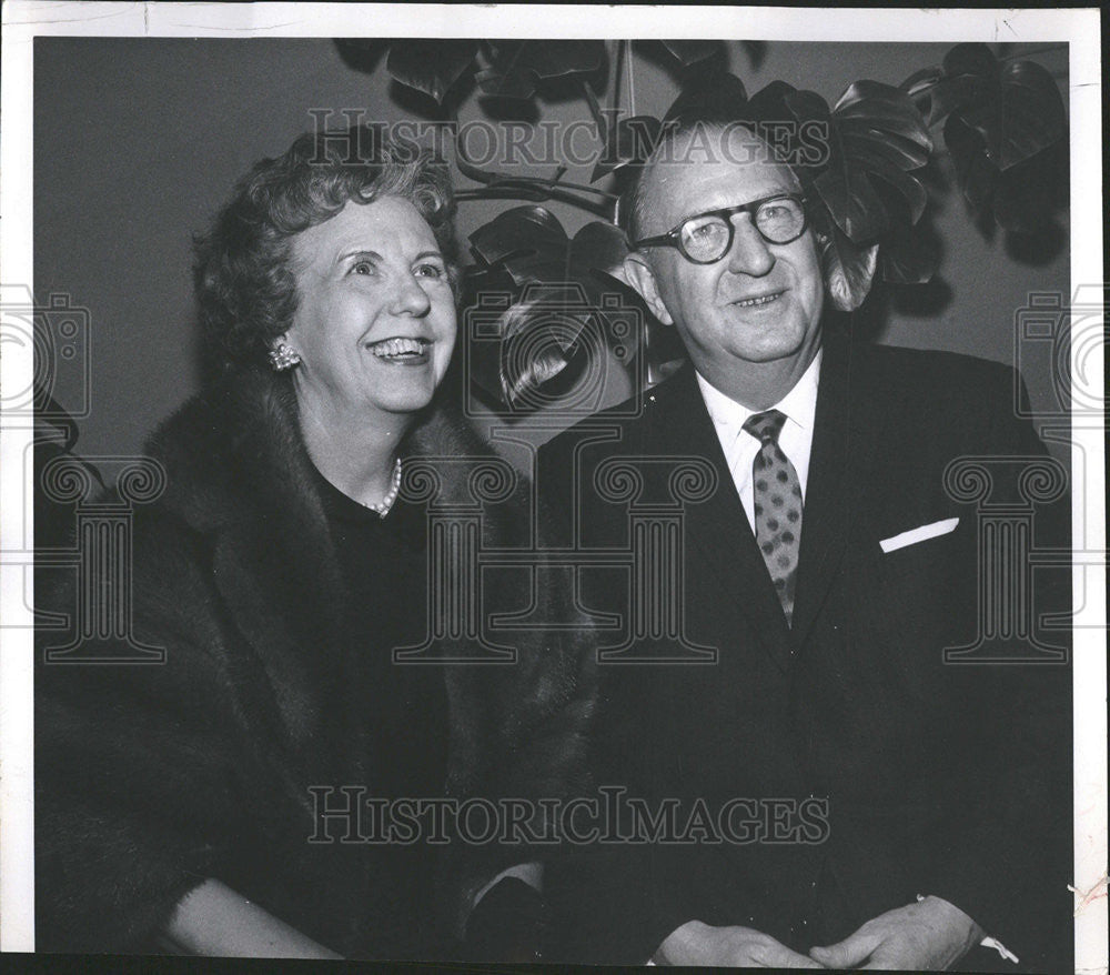 1959 Press Photo William Glass Sailor Beware Memorial Theater - Historic Images