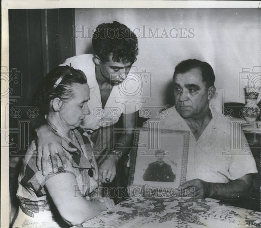 1952 Press Photo Mr Mrs Michael Hvasta, Son Stephan - Historic Images