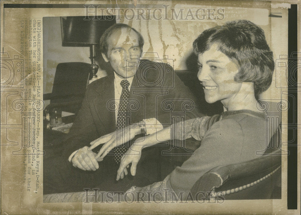 1975 Press Photo Democratic Politician Martha Elizabeth With Future Husband - Historic Images