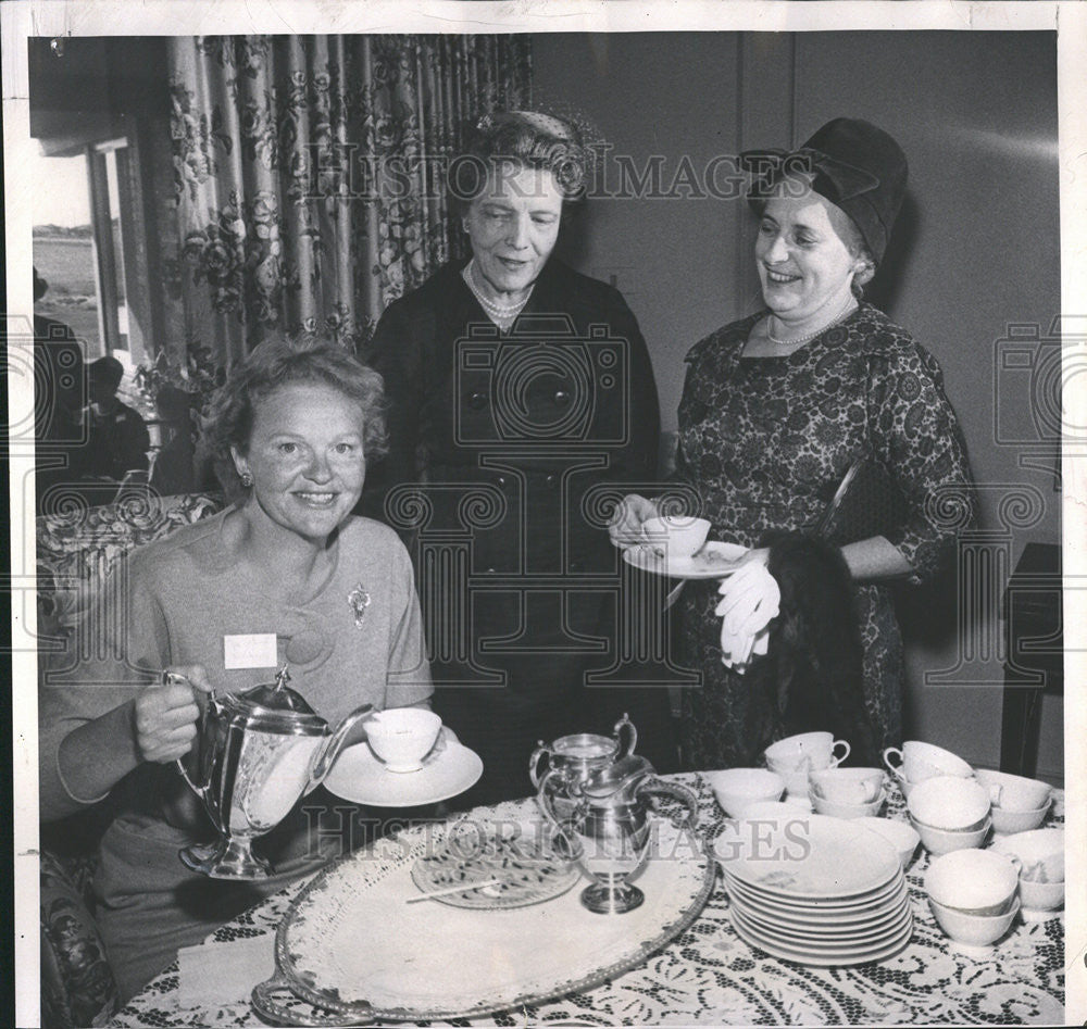 1959 Press Photo Symphony Guild Tea Gilman Burns Alter - Historic Images