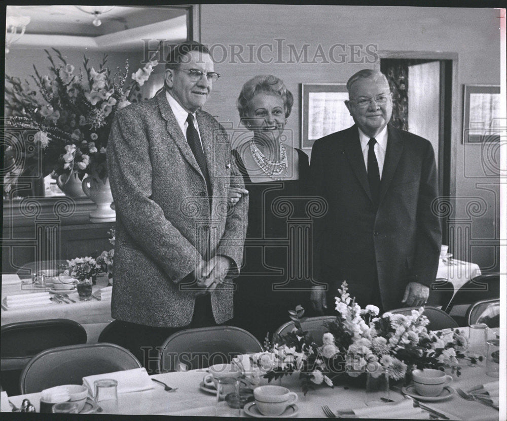 1959 Press Photo Edward Knowles, Mrs. Alfred C. Hicks, And Dr. Edmund Glessner - Historic Images