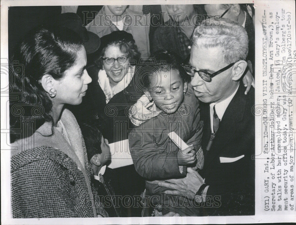 1961 Press Photo Secretary Of Labor Arthur Goldberg Visits Unemployment Office - Historic Images