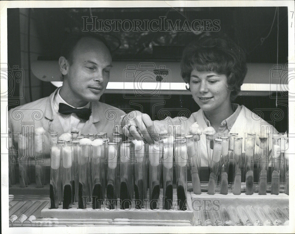 1964 Press Photo Colorado State Univ Scientist Dr Ralph Baker - Historic Images