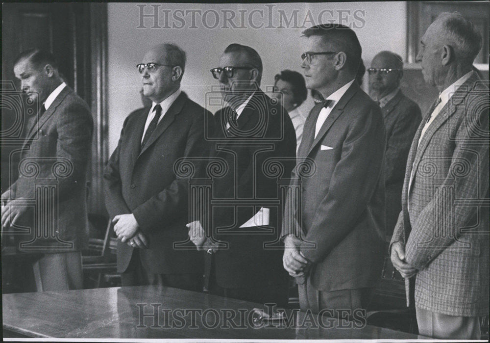 1961 Press Photo Denver Attorney Earl J. Hower - Historic Images