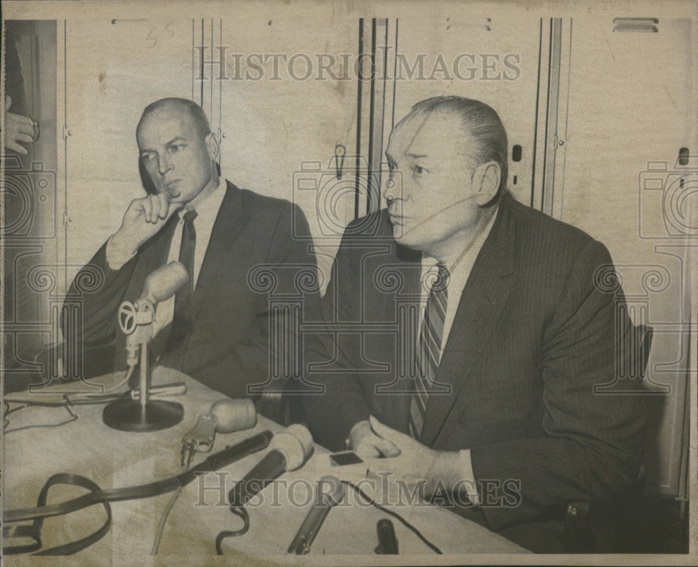 1967 Press Photo Police director Lynn Davis Freezes Jail State - Historic Images