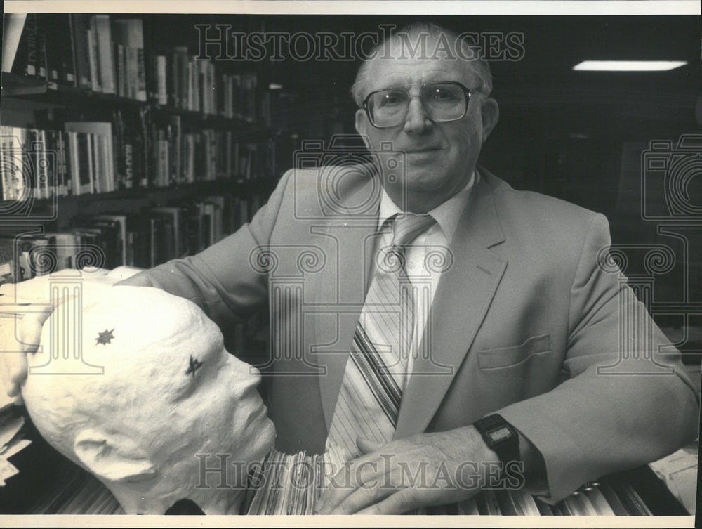 1988 Press Photo Forensics Expert Dr. William Eckert - Historic Images