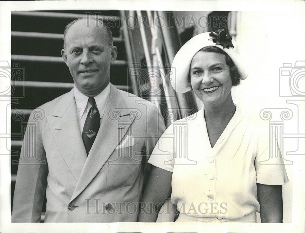 1937 Press Photo Mr. and Mrs. James A. Moffett as They Returned From Vacation - Historic Images