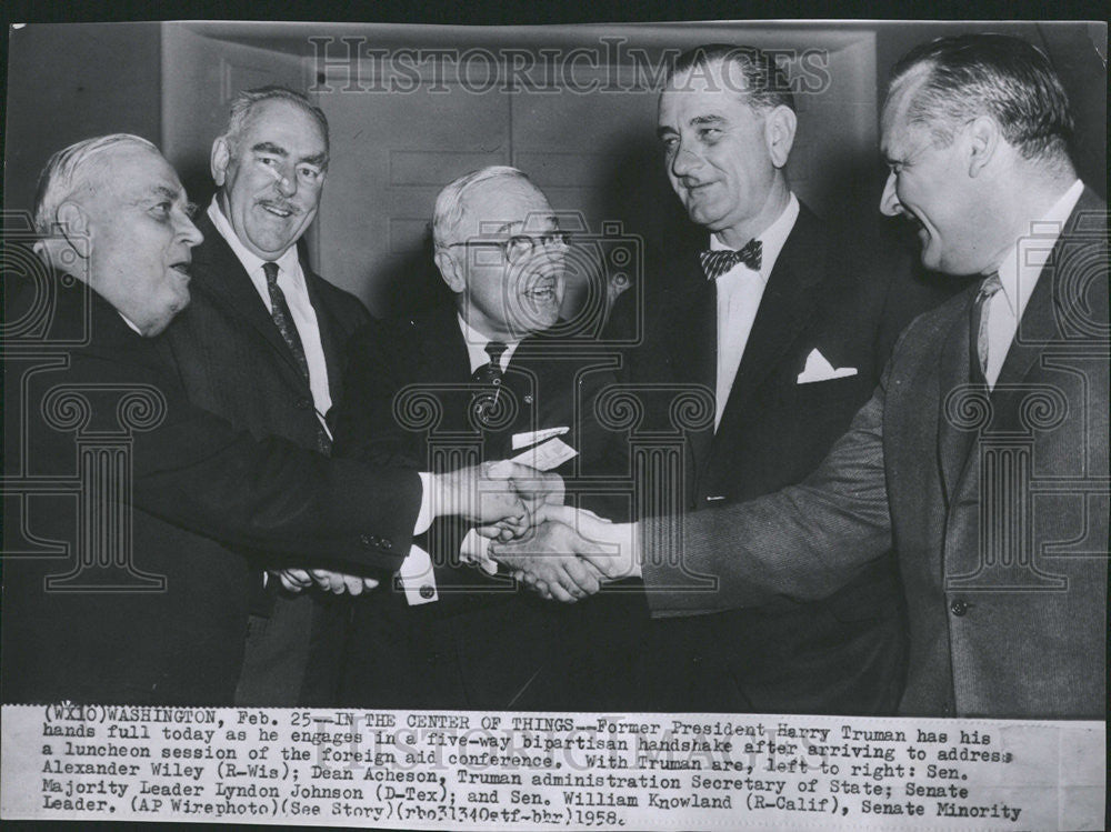 1958 Press Photo President Harry Truman has his Hands Full Arriving at Luncheon - Historic Images