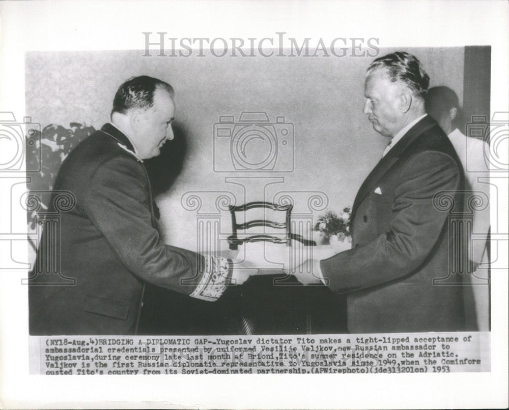 1953 Press Photo Uniformed Vasilije Valjkov Yugoslav Tito Russian Ambassador - Historic Images