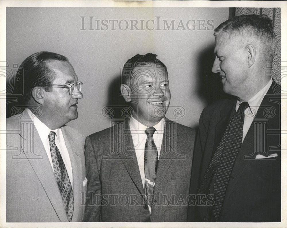 1958 Press Photo Mayor Nicholson Discusses Plans with O&#39;Toole and Tutt - Historic Images