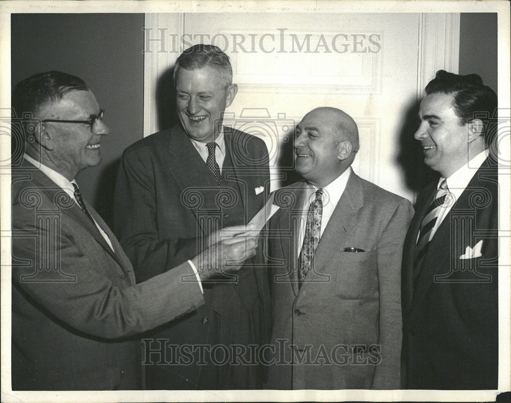 1958 Press Photo Thomas Tynan Presents Mayor Nicholson - Historic Images