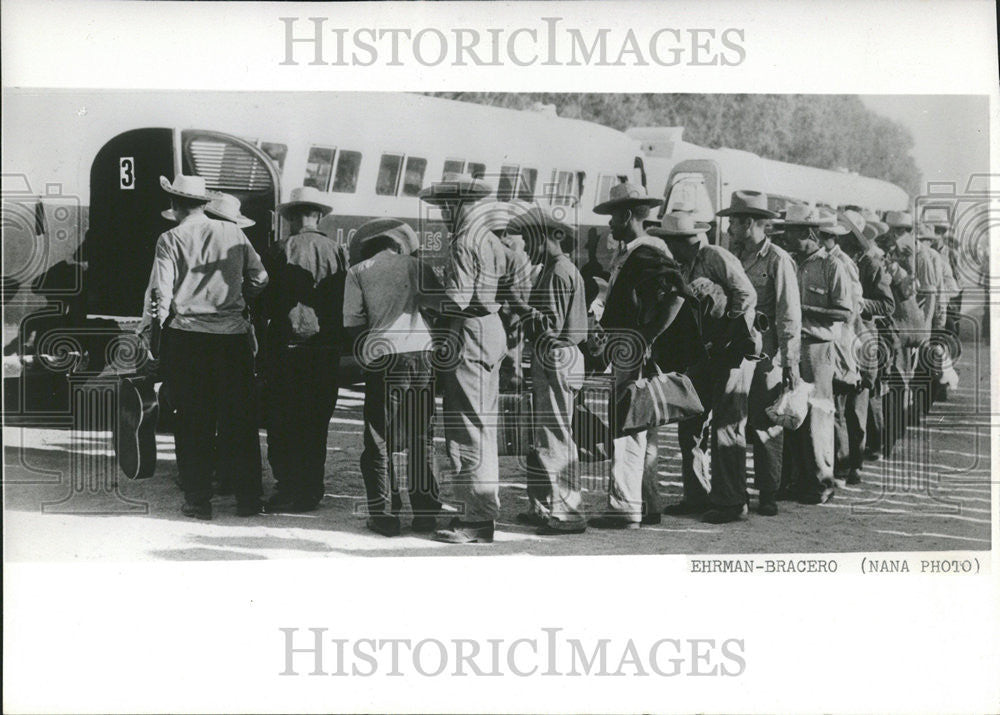 1960 Press Photo Migrant Worker UN Labor Official Connotations - Historic Images