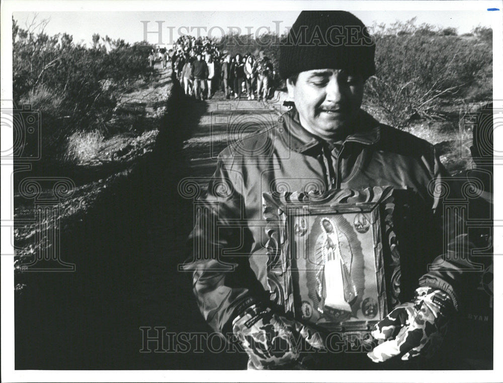 1992 Press Photo Brainero Foto Mike Ferrales Pilgrim Mexico - Historic Images