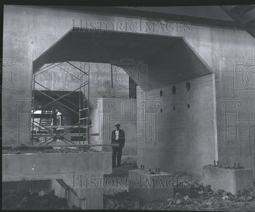 1959 Press Photo Stearn Roger Engineer Generator House - Historic Images