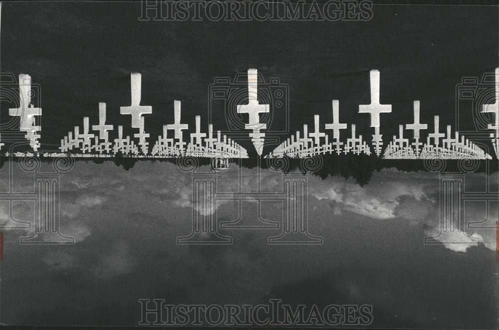 1979 Press Photo White Crosses Merge into Colleville Military Cemetery Horizon - Historic Images