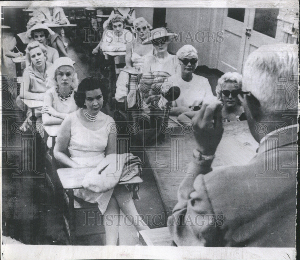 1959 Press Photo Pretty, Intent Women are All Working Girls at a Lecture - Historic Images