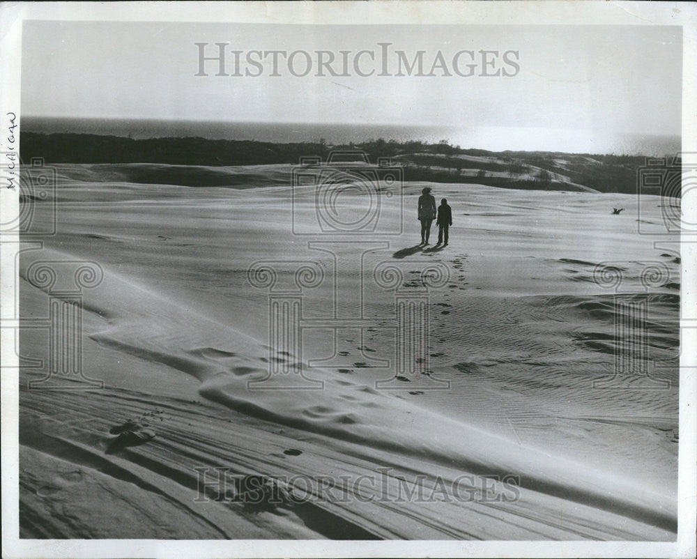 1981 Press Photo Sand dunes at Mears, in western Michigan. - Historic Images