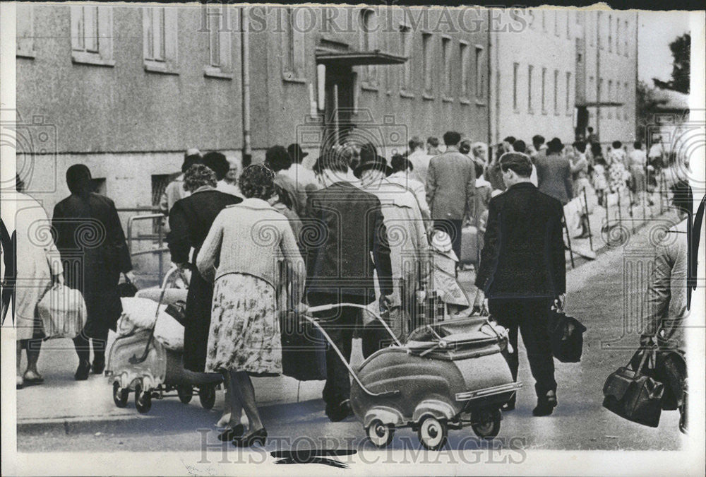 1961 Press Photo Germany Refugees East Germany - Historic Images