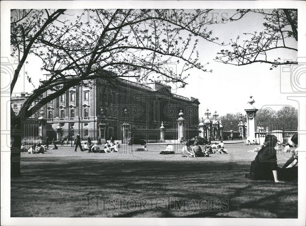 1961 Press Photo Grounds And Exterior Of Buckingham Palace In London England - Historic Images