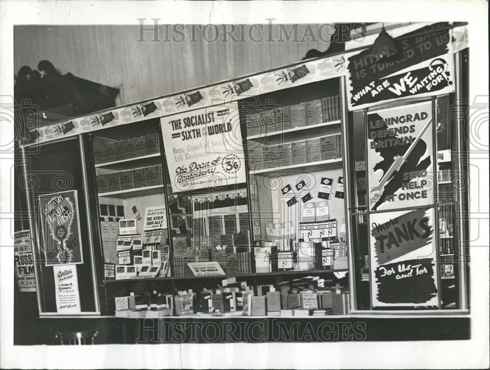 1941 Press Photo Communist Literature Distributing Center in London Display - Historic Images