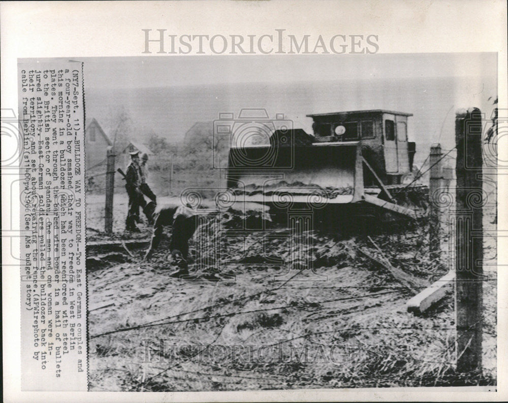 1966 Press Photo East German Couples Smash Their way to Freedom with Bulldozer - Historic Images