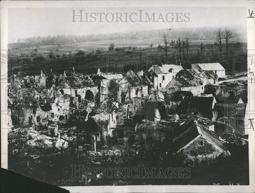 1937 Press Photo Ghost City Vaux American Troops Paris Metz Road Rail Station - Historic Images