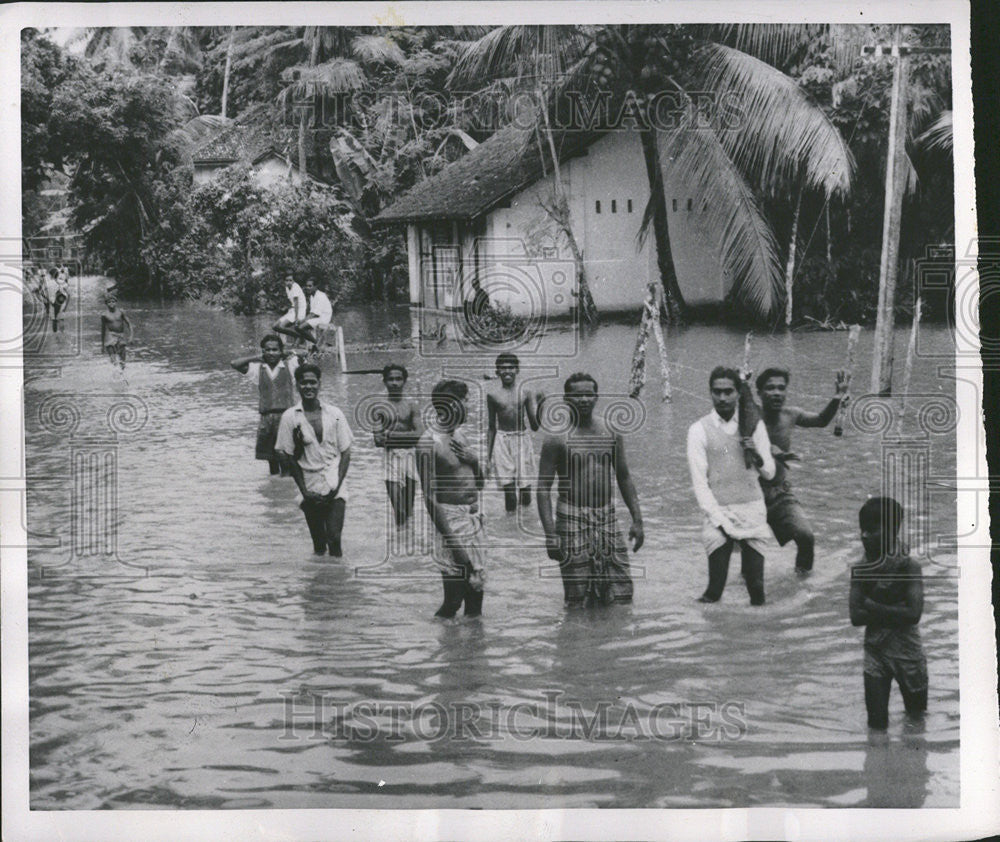 1954 Press Photo Storm/Heavy Rain/Floods/Galle Ceylon - Historic Images