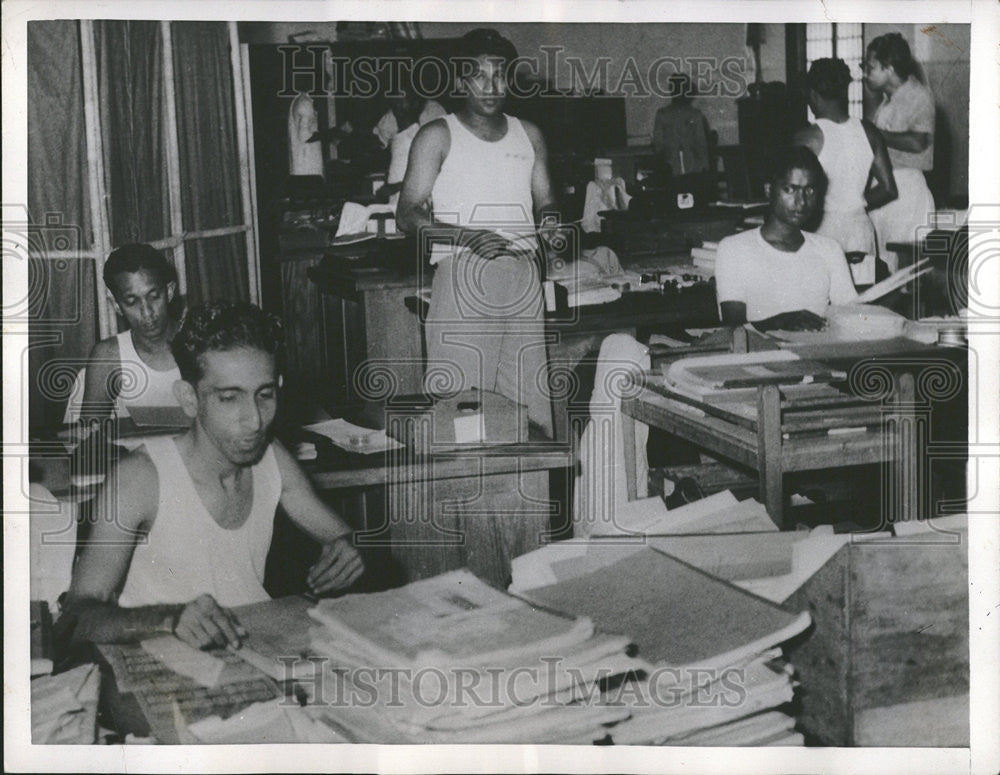 1955 Press Photo Workers Protest Colombo Sri Lanka - Historic Images